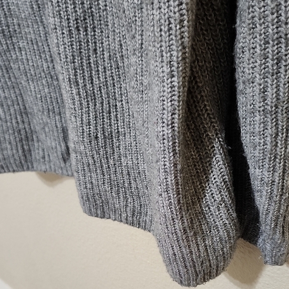 Elizabeth and James V-Neck Sweater in Gray and White - Picture 7 of 10